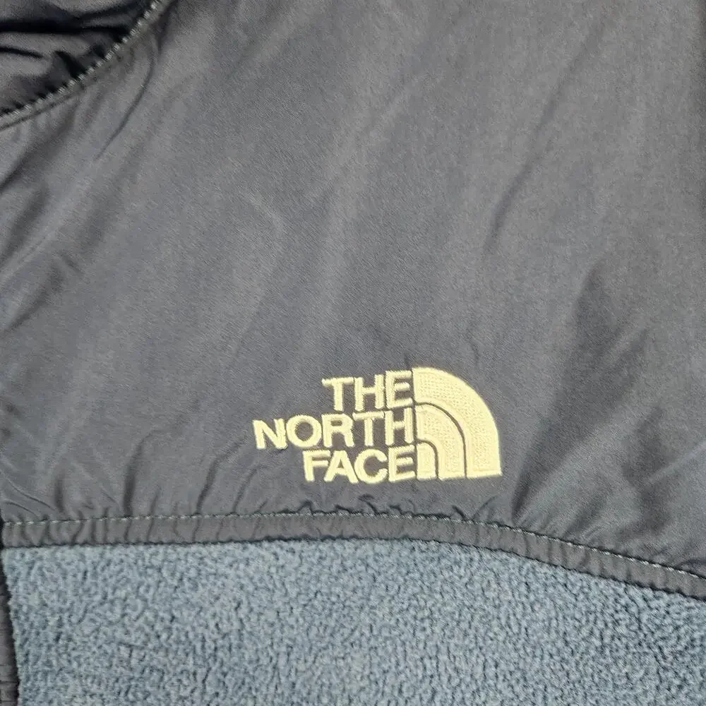 The North Face Vest Mens XL Blue Fleece Full Zip Insulated Hiking NF0A87RG Logo
